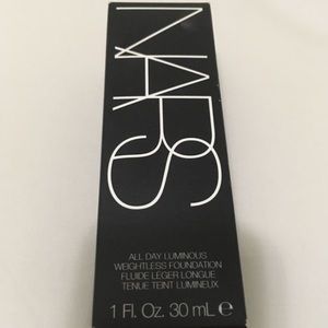 NARS All Day Luminous Weightless Foundation
